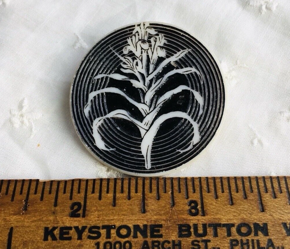 Vintage Flower Picture Button.  "Artid: MADE IN ENGLAND" Backmark. - Image 2 of 4