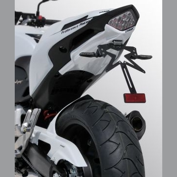 Support de plaque Ermax peint pour remplacer la bavette arriere de la Hornet 600