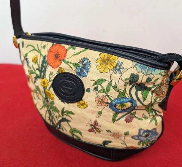 Sac bandoulière Gucci Flora, pochette, ancien Gucci vintage modèles motif floral occasion