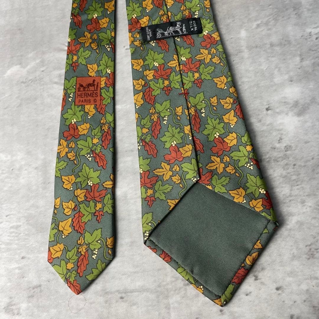 Excellent condition HERMES maple leaf pattern tie… - image 6