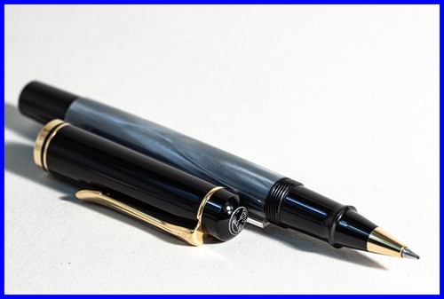 1990S Pelikan R 200 (Old Style) Rollerball In Gray Marbled, Black & Gold