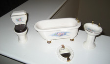 4 PC DOLLHOUSE FURNITURE - BATHROOM PIECES TOILET, SINK, TUB  MIRROR - GD COND