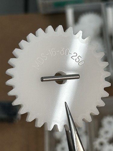 QTY 1 INGRANAGGIO SPERONATO DELRIN 16 PASSO 30 DENTI FORO 1/4” .265” FACCIA 20 GRADI P.A. - Foto 3 di 16