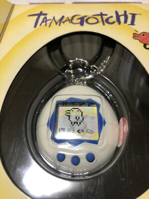 バンダイ たまごっち オリジナルたまごっち英語版 ホワイト/ブルー s-l400.jpg