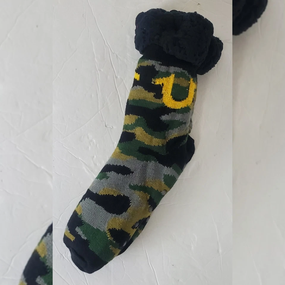 TRUE RELIGION SHERPA FLEECE-LINED THERMAL SLIPPER SOCKS MEN'S SIZE 10-13 CAMO - Image 2 of 4