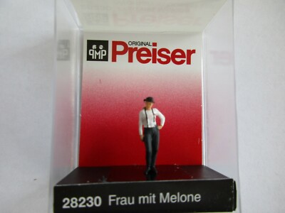 Preiser  - Woman in Bowler Hat  #28230