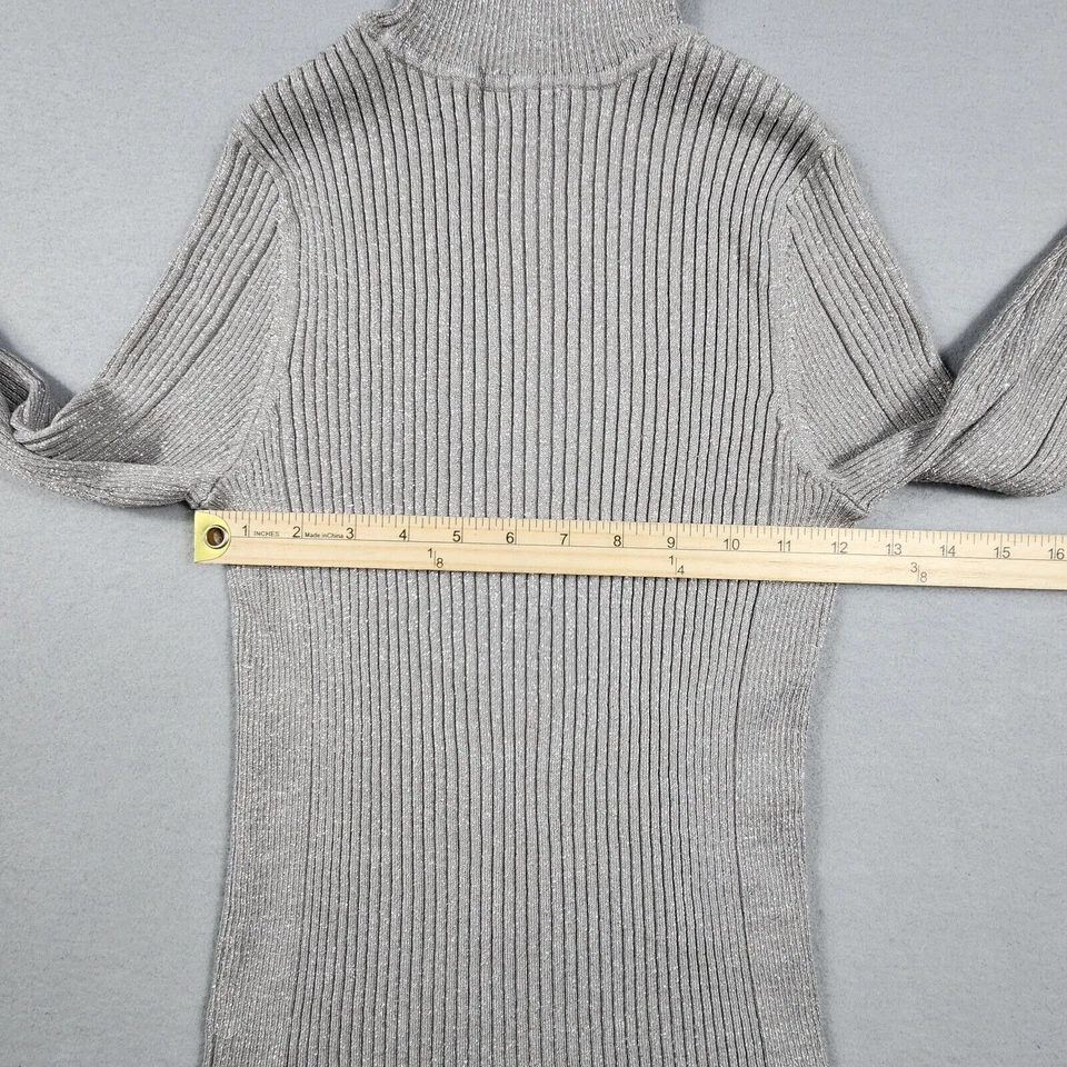 Camisa Covington Manga Larga Acanalada Cuello Alto Delgada Mujer Pequeña Mediana Grisácea Foto 3 de 4