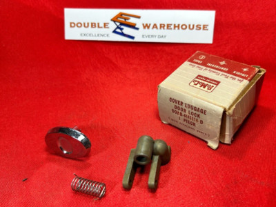NOS OEM Vintage Ford FoMoCo COAB-6443516-D Cover Luggage Door Lock - Letter ''O''