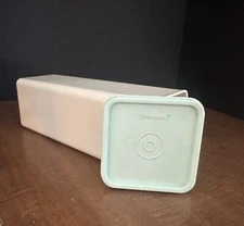 Vintage Tupperware Cheese Butter Or Cracker Keeper 1696-4