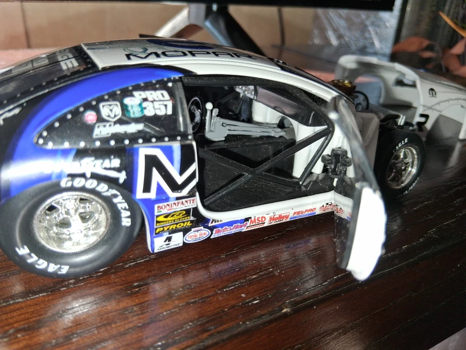 Alambre de púas Larry Morgan Dodge Stratus Pro Stock NHRA firmado suelto escala 1,24 Foto 2 de 4