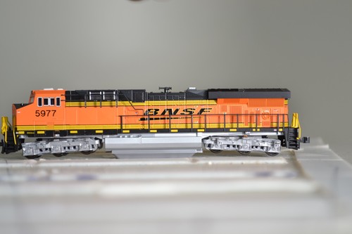 88087 Escala N KATO GE ES44AC BNSF BURLINGTON NORTH SANTA FE | Zustand: Used