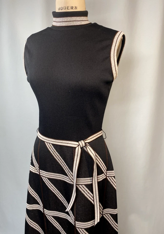 Vestido Vintage TAMANHO GRANDE preto prata lurex sem mangas gola alta anos 60 anos 70 - Imagem 4 de 4