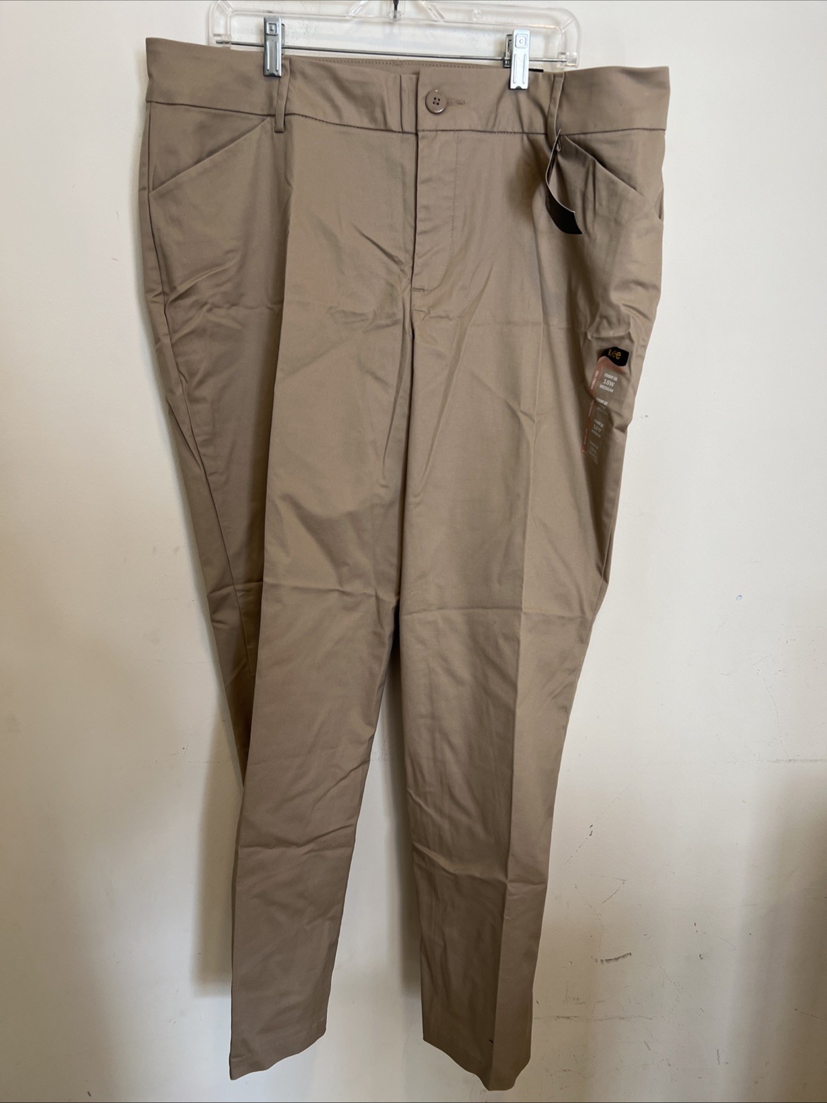 NWT LEE Women's Wrinkle Free Straight Leg Mid Rise Khaki Pants size 18W(41W/30L)