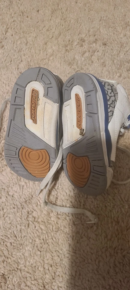 Air Jordan 3 Retro Wizards 5C niño pequeño usado Foto 2 de 4