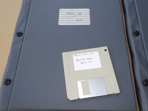 *** Real 3D Turbo *** pour Amiga Commodore - 1 Disquette + Manuel (en Anglais) - Foto 2 di 9