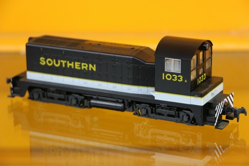 Kato 37-119 Kato EMD NW2 Phase II Southern # 1033 | Zustand: Neu