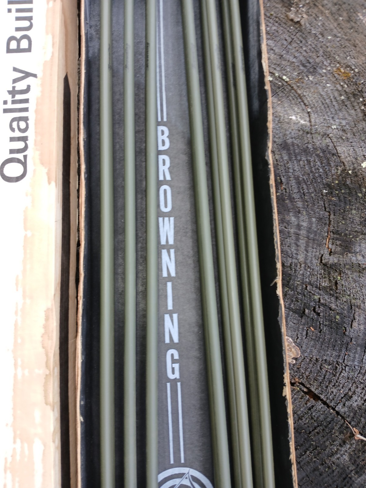 Vintage Browning wooden arrows (12) in original box 28"