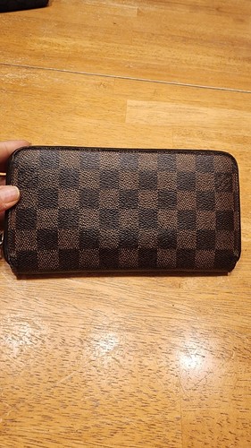 Authentic LOUIS VUITTON Damier Ebene Canvas Zippy Wallet