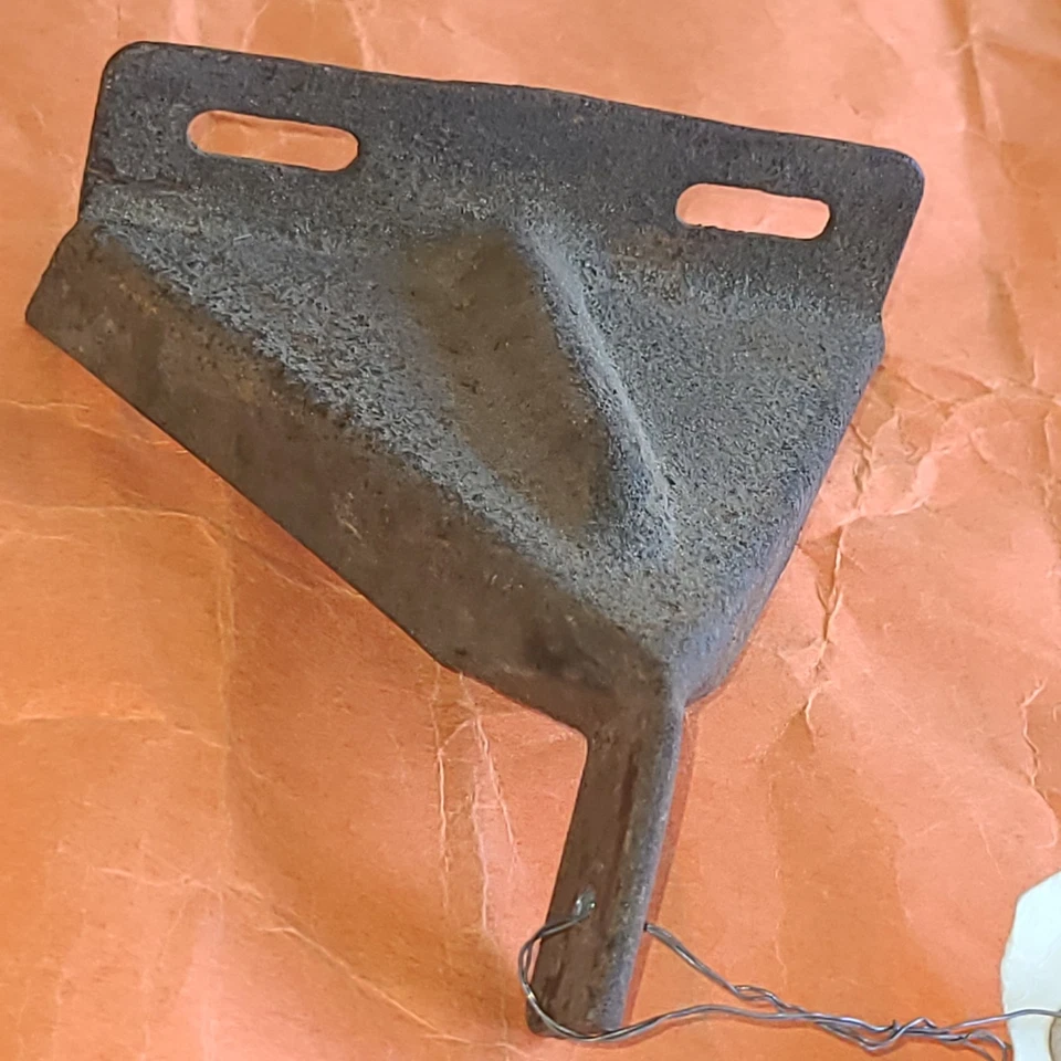 Oldsmobile 442 Cutlass 1966-1967 soporte de mástil de antena de alimentación un maletero original Foto 3 de 4