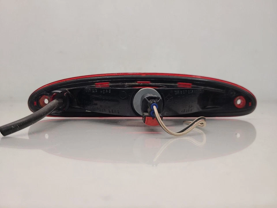 Dodge Caravan 2006 tercera luz de freno trasera *pequeños rasguños* Foto 4 de 4