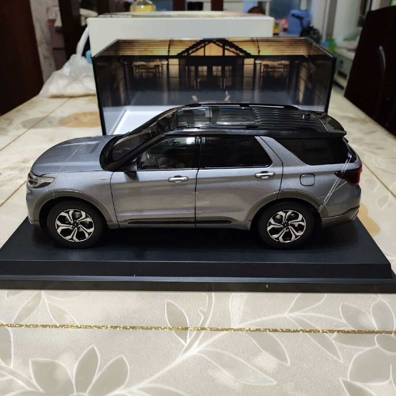 1/18 Ford EXPLORER 2023 SUV Off-road Diecas Car Model Toy Collection Gray  In Box