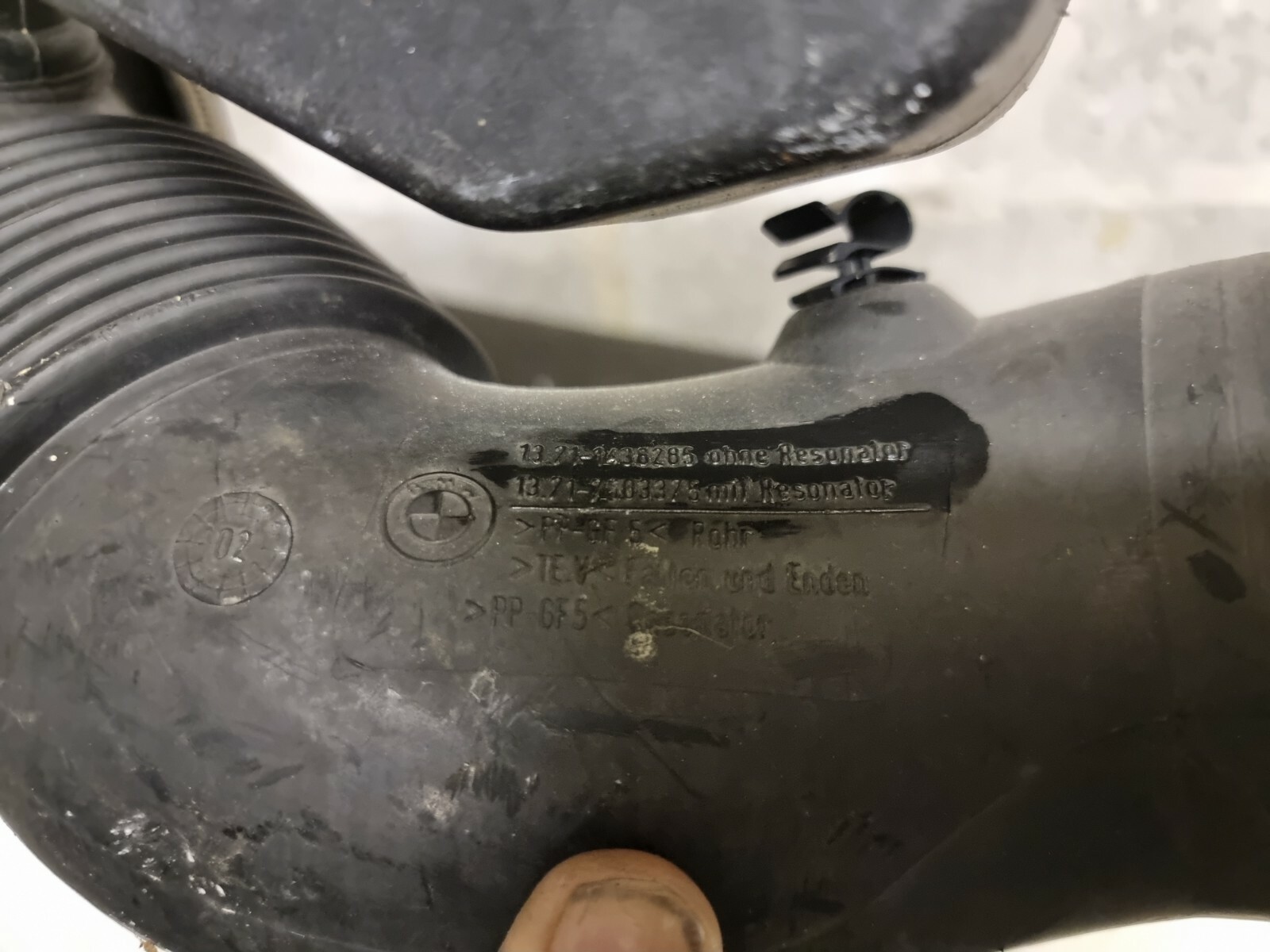 BMW X5 Series E53 4.4i 4.6is M62 Rubber Boot Resonator Intake Silencer