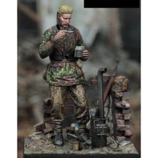 1/35 Resin Model Figure WW2 Soldier Scene Unassembled and unpainted kit