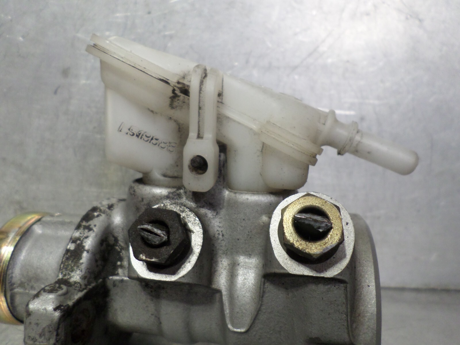 FOCUS MK1 BRAKE MASTER CYLINDER WITH ABS NON VALVE 2 PIPE VERSION 1998