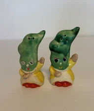 Anthropomorphic Pea Pod Salt and Pepper Shakers JAPAN 50s 