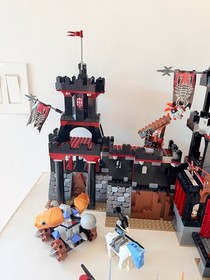 LEGO 8877 Castle - Vladek's Dark Fortress - 100% complete