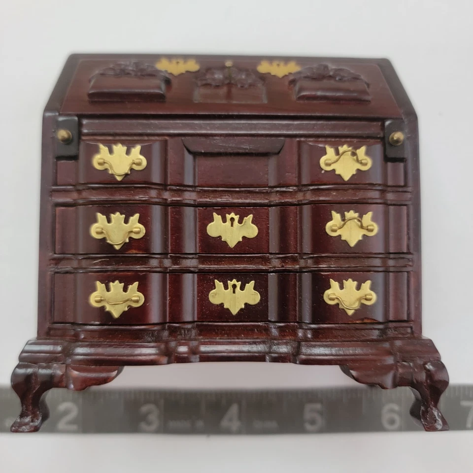 Secretária vintage com acabamento em mogno com gavetas removíveis e ferragens de latão - Imagem 3 de 4