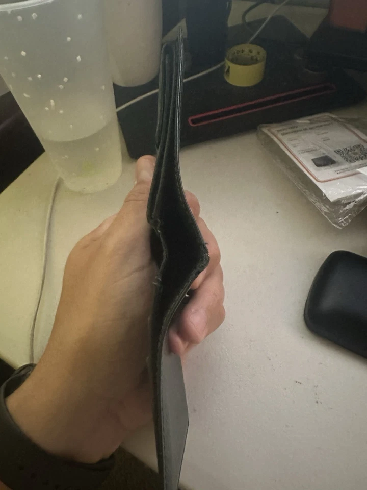 Auténtica Cartera Louis Vuitton Verde Oscuro Cuero Epi LV Logotipo Repujado Plegable Foto 4 de 4