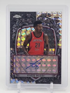 2025 Topps Chrome Yves Missi Signature Style (RAW)
