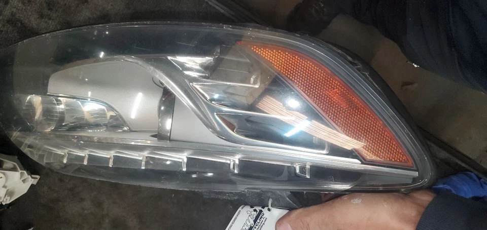 Passenger Headlight Xenon HID Adaptive Curve Fits 10-15 AUDI Q7 1154428 - Image 3 of 4