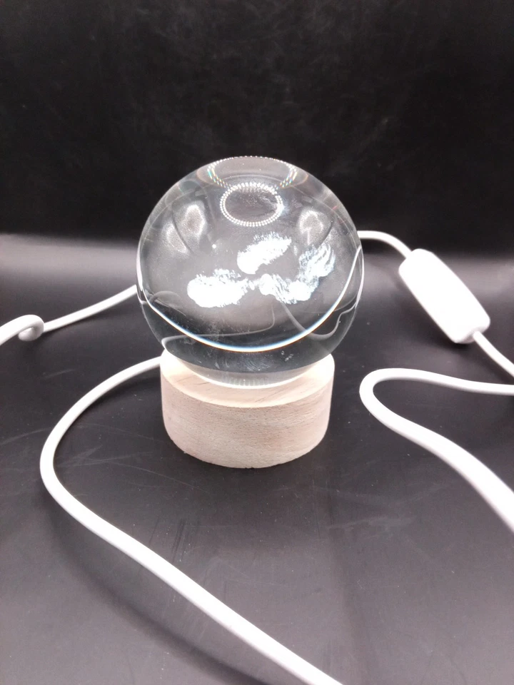 Bola grabada con láser 3D y luz nocturna Foto 2 de 4