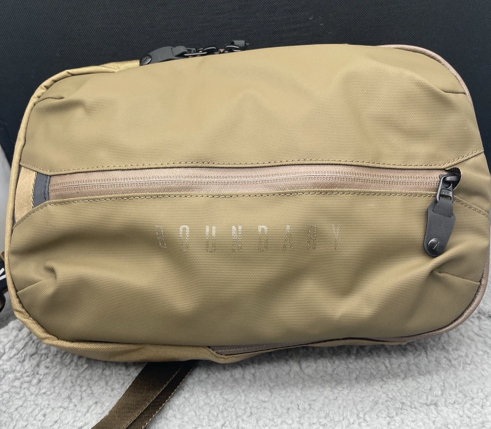 Bolsa eslinga con compartimento auxiliar Boundary Supply reciclada resistente a la intemperie al agua 6x9x6D Foto 3 de 4