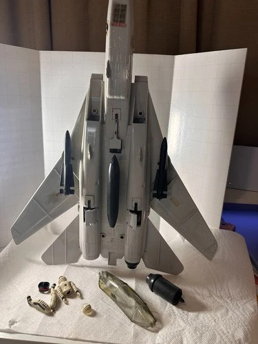 Hasbro 1983 GI Joe Sky Stryker XP 14F Combat Jet and ace joe *204