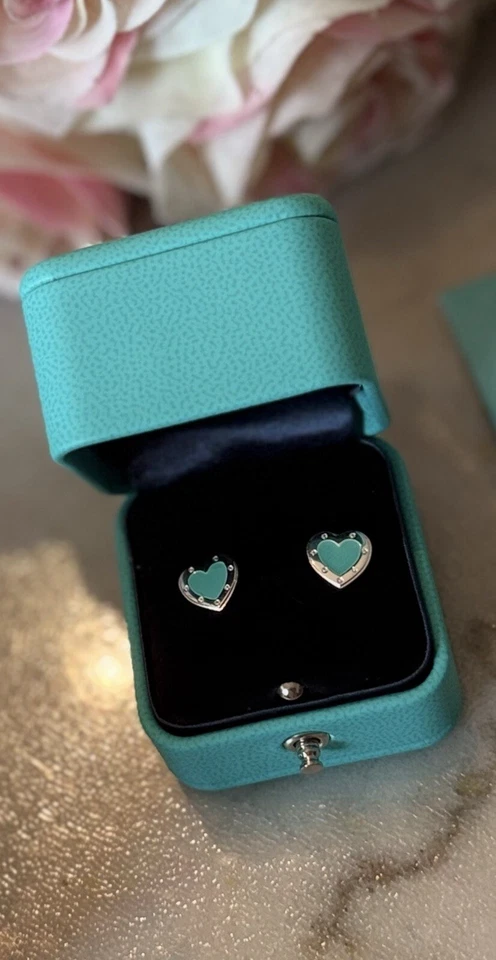 Pendientes Love Tiffany & Co corazón azul Foto 2 de 4
