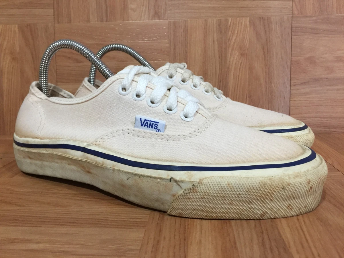 Foxing blue cheap and white vans