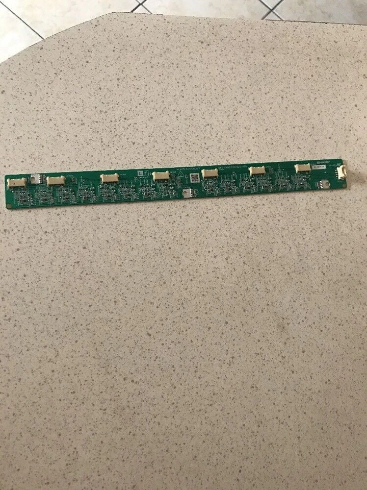 Inverter runtka095wjzz TV Sharp Lc-26ga5e - Immagine 2 di 4