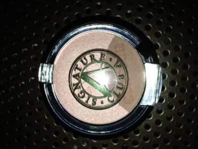 Signature Club A Ultra Creamy Powder Eyeshadows  Color & Contour Shade #1