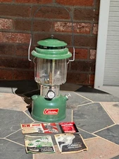 Vintage 1973 Coleman Green 220F Double Mantle Lantern W/Original Pyrex Globe