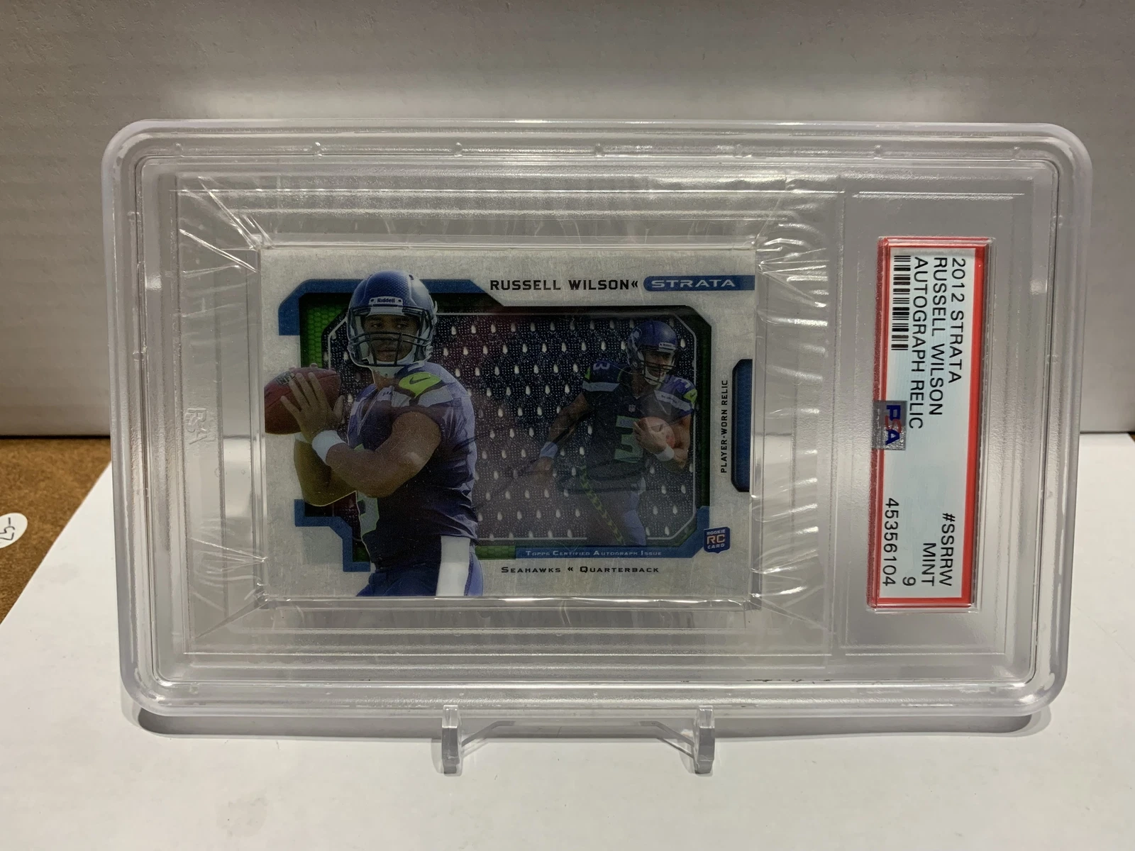 Russell Wilson Strata Autograph Relic #SSRRW Base