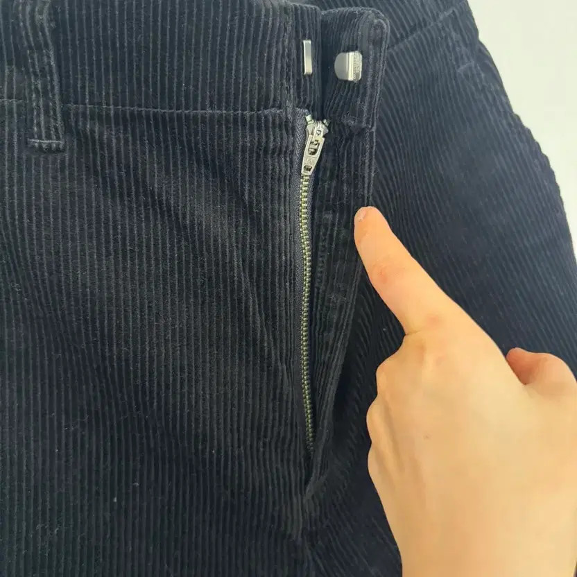 Uniqlo Corduroy Black Pants 67cm New thumbnail 7