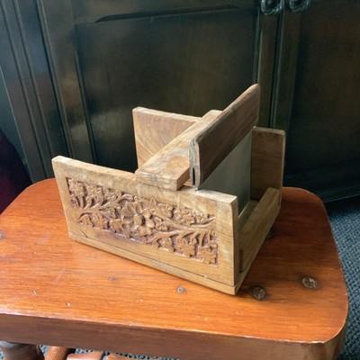 HANDGEFERTIGTER SEIFENLAIBSCHNEIDER AUS HOLZ MIT GUILLOTINE 