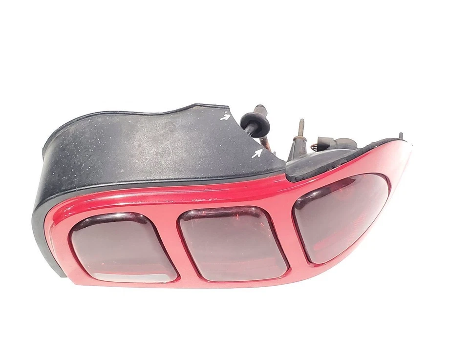 Luz trasera derecha Ford Mustang 1994 1995 fabricante de equipos originales tiene grietas solares Foto 2 de 4