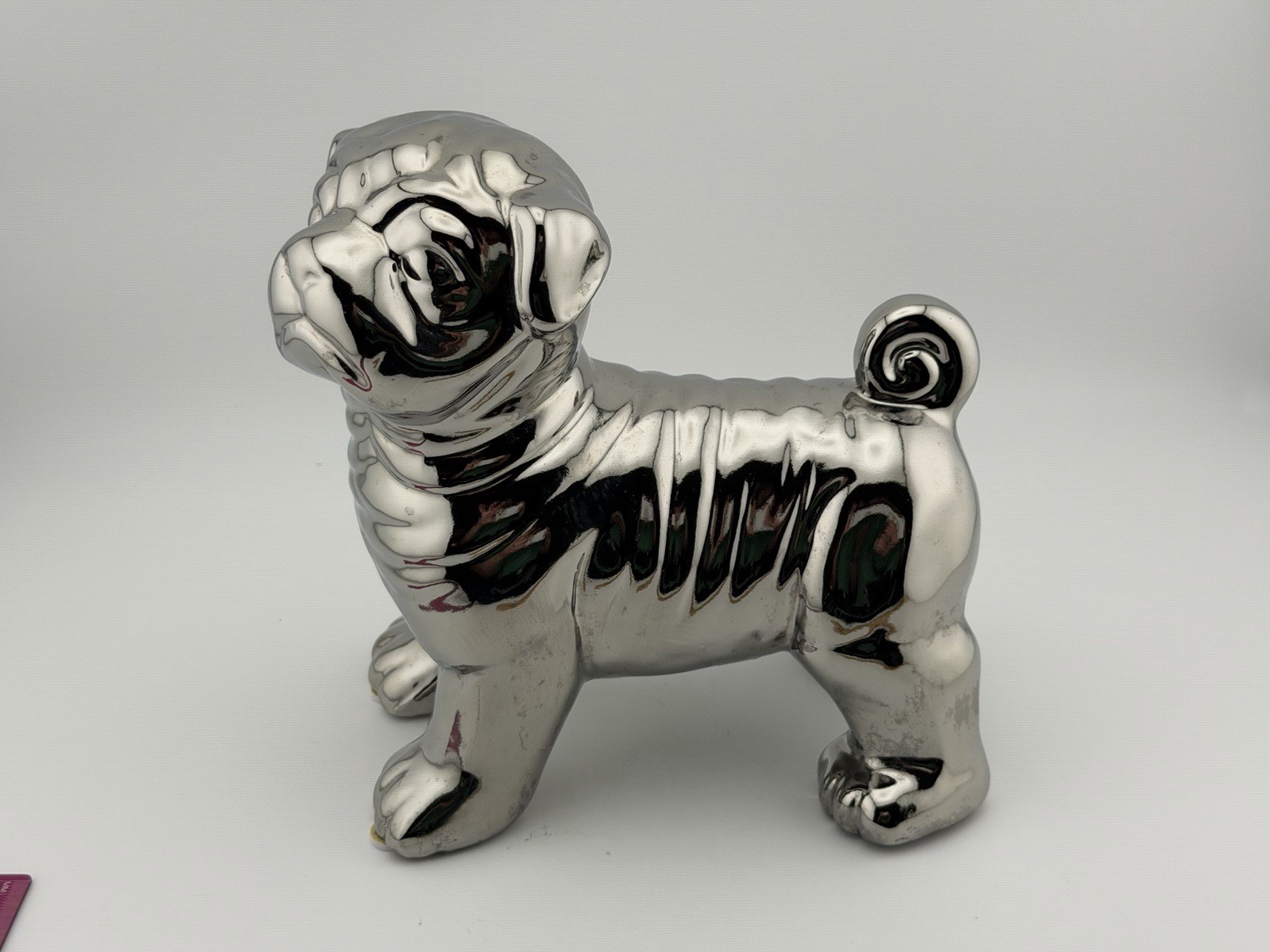 Scultura in ceramica di cane carlino metallizzato foto 2