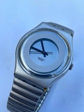 Reloj Swatch Irony V8 suizo de cuarzo esfera plateada abstracto vintage correa de acero