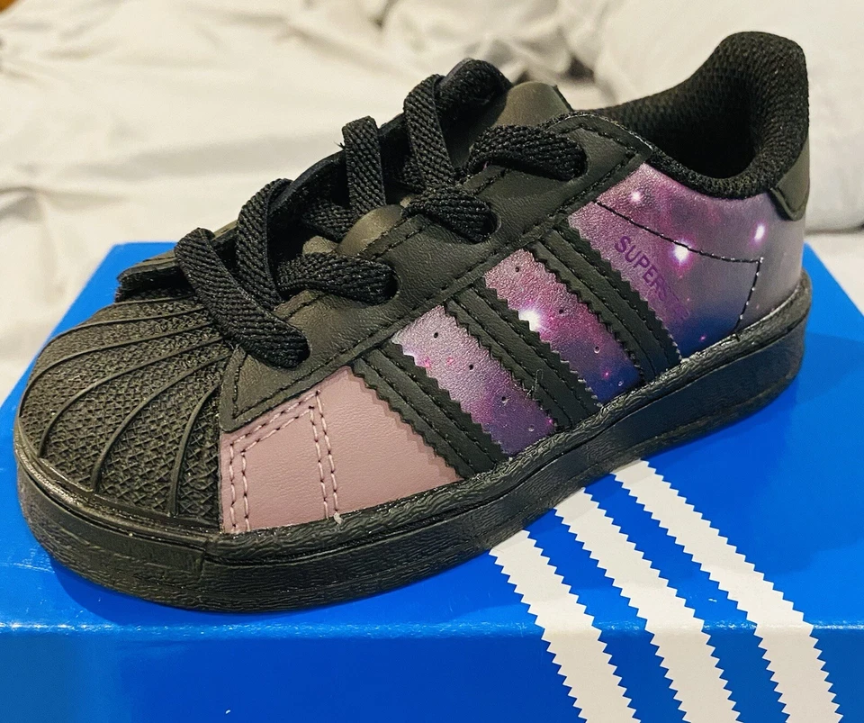 Adidas Superstar Galaxy para niños pequeños Foto 3 de 4