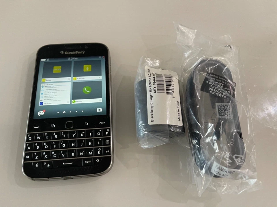 BlackBerry Classic SQC100-4 - 16GB - Black (Unlocked) (Single SIM) - Image 3 of 4